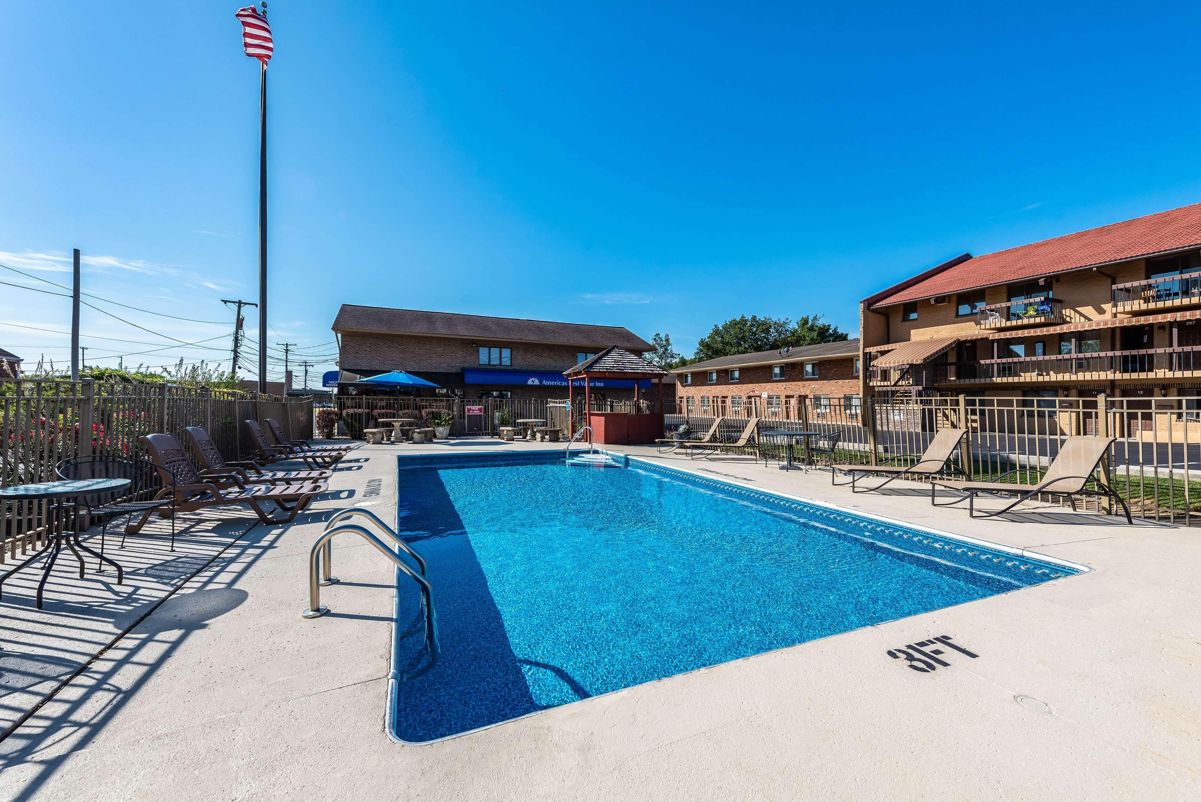 Americas Best Value Inn St. Marys Экстерьер фото